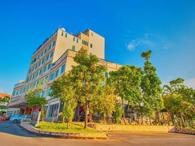 Hôtel Kemena à Bintulu Extérieur photo